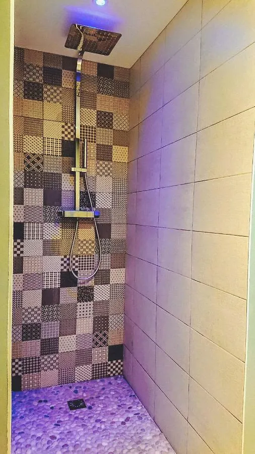 Gite Avec Piscine Privee A Interieure, Jacuzzi & Sauna Saint-Cassin